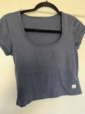 Vuori Scoop Neck Crop Top in Heather Blue with Built In Bra